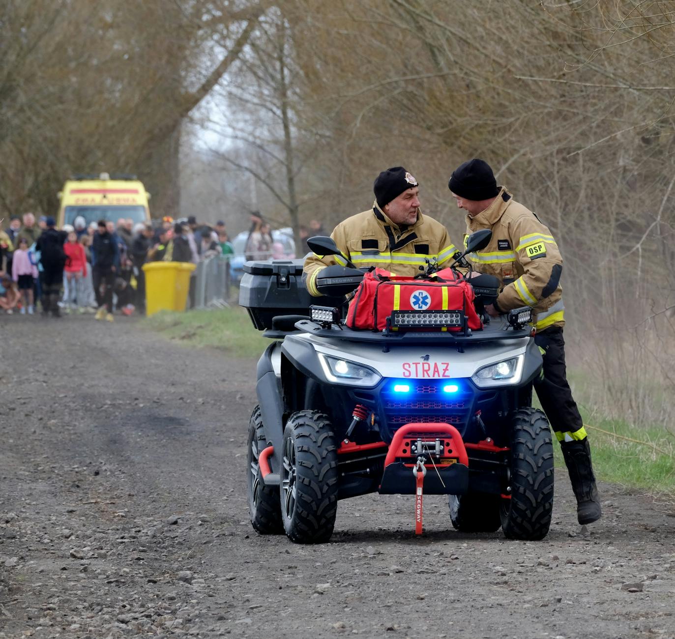 Logo OSP Łętownia lub zdjęcie młodych ludzi grających na instrumentach, symbolizujące dotację na rozwój muzyczny młodzieży